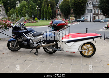 Motorrad und Anhänger Stockfoto