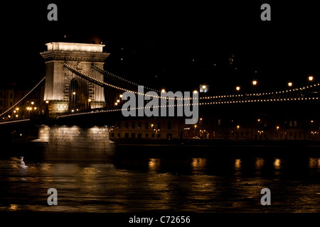 Kettenbrücke in der Nacht, Budapest - Ungarn Stockfoto