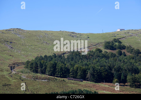 Die Zahnradbahn Touristenzug von Rhune (atlantischen Pyrenäen - Frankreich) Le Train Touristique À Crémaillère De La Rhune (Frankreich) Stockfoto