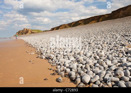 Feuerstein Kieselsteine am Strand von Sheringham, Norfolk, Großbritannien. Stockfoto