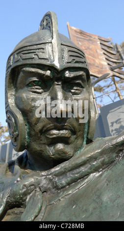 Statue der antiken chinesischen Krieger im Helm und Rüstung Stockfoto