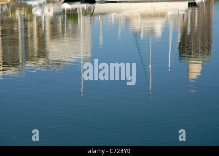Reflexionen mit ¨ ¨ den Zucker shaker Gebäude, in Ross Creek, Townsville, Queensland, Australien Stockfoto