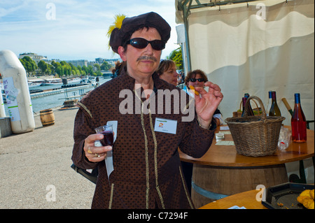 Paris, Frankreich, Feier des französischen Essen- und Weinfestivals, St.. Pourcinois, französischer Mann in traditioneller Kleidung, Geschmack von paris Stockfoto