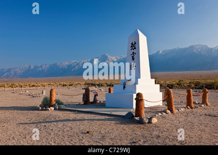 Denkmal auf dem Friedhof am Manzanar War Relocation Center, Unabhängigkeit, Kalifornien, USA. JMH5306 Stockfoto