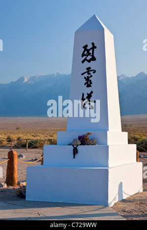 Denkmal auf dem Friedhof am Manzanar War Relocation Center, Unabhängigkeit, Kalifornien, USA. JMH5307 Stockfoto