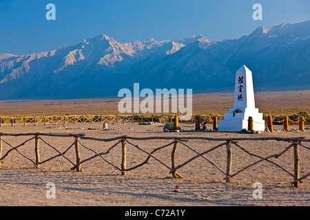 Denkmal auf dem Friedhof am Manzanar War Relocation Center, Unabhängigkeit, Kalifornien, USA. JMH5312 Stockfoto