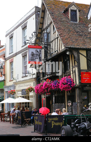 Hastings UK. Kneipen und Cafés in der George Street in der Altstadt, East Sussex, England, UK, GB Stockfoto