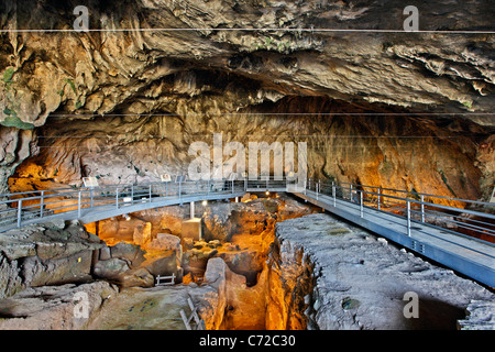 Theopetra Höhle, eine prähistorische Stätte, etwa 4 km von Meteora, Trikala, Thessalien, Griechenland Stockfoto