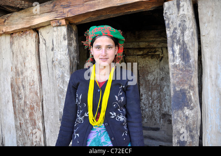 Eine Sunuwar junge Dame im Dorf Danda Phaya. Stockfoto