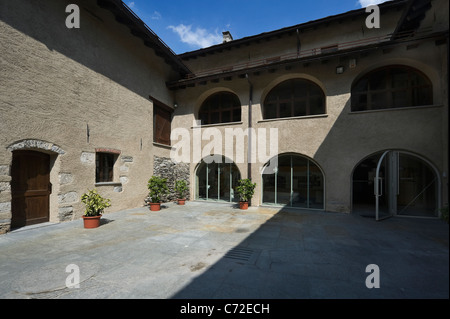 eine umgebaute Gerichtshof für die mittelalterliche Abtei von Novalesa, Piemont, Italien Stockfoto