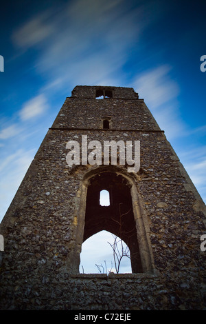 Die zerstörten Turm von Str. Marys Kirche am Great Melton in Norfolk, England. Stockfoto