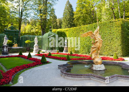 Engel-Statue im Garten von Schloss Linderhof, Bayern, Deutschland, Europa Stockfoto