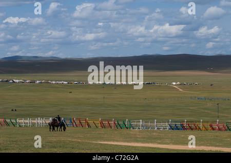 Horse racing Wettbewerb, NAADAM Festival, Khui Doloon Khudag (Pferderennen), (außerhalb) Ulaanbaatar, Mongolei. Credit: Kraig Lieb Stockfoto