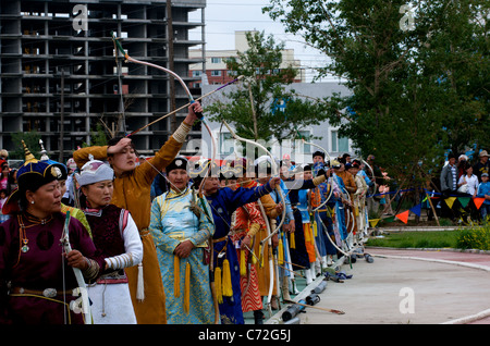 weibliche Bogenschützen, Naadam-fest, Ulaanbaatar, Mongolei. © Kraig Lieb Stockfoto