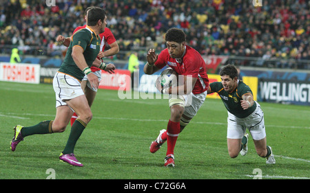 Toby Faletau, Wales, erhält einen Versuch während der Wales V Südafrika Pool D Spiel während der Rugby-WM in Wellington Stockfoto