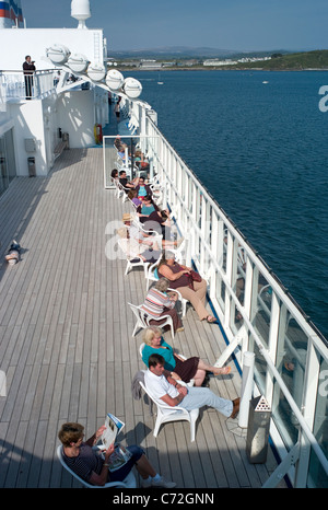 Auf dem Deck der Bretagne Ferry Pont Aven Plymouth zu verlassen. Stockfoto