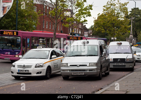 Ein Taxistand befindet sich in St Albans, Hertfordshire Stockfoto