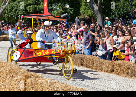 Lissabon-Red Bull Soapboax Rennen 2011 / 2 º Grande Prémio Red Bull - A Corrida Mais Louca do Mundo Stockfoto