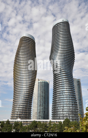 Absolute Türme, "Marilyn Monroe" Eigentumswohnungen, Mississauga, Kanada Stockfoto