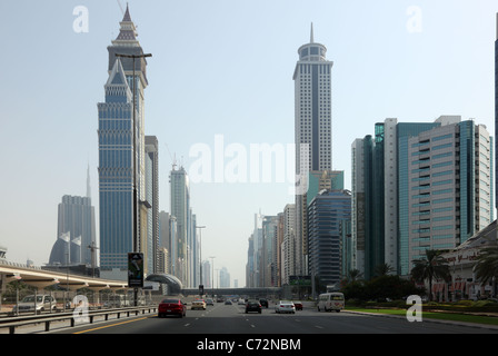 Sheikh Zayed Road in Dubai, Vereinigte Arabische Emirate Stockfoto