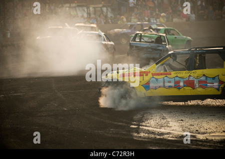 Banger Racing Racer Fahrer Rennen Absturz Stock-Car Autos Fahrer Fahrer Lager Stockcar Gartenfeuerwerk verfolgen Spuren Crash Absturz Abstürze Stockfoto