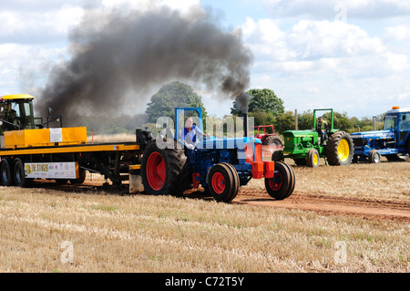 Tractor Pulling. Moorgreen Agrarmesse Nottinghamshire England. Stockfoto