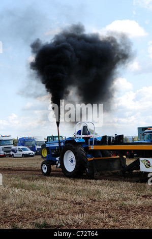 Tractor Pulling. Moorgreen Agrarmesse Nottinghamshire England. Stockfoto