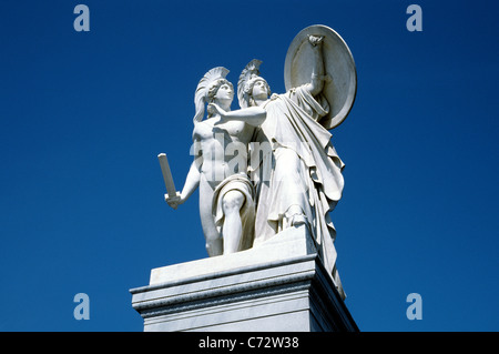 Der Unter Dem befand Pallas Athens Zum Kampf Ausfallende Krieger (Gustav Blaeser, 1854). Schlossbrücke in Berlin. Stockfoto