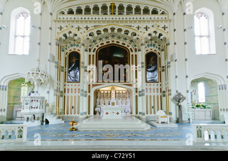 Reich verzierten Altar in eine römisch-katholische Kapelle Stockfoto