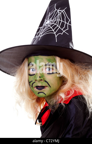 Porträt der kleine grüne Halloween Hexe auf weißem Hintergrund Stockfoto