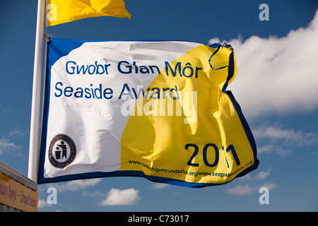 Ein Meer Award Flagge am Rhyl in Nord-Wales. Stockfoto