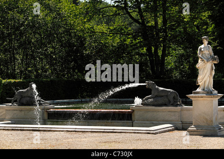 Jagd, Tierfiguren und Marmor Figur der Meeresgöttin Amphitrite, Upper South Marmor Brunnen, Herrenchiemsee, Herreninsel Stockfoto