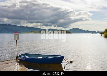 Blick über den See von Luss am westlichen Ufer des Loch Lomond, Argyll and Bute, Scotland, UK Stockfoto