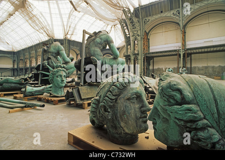 Grand Palais gebaut für die Weltausstellung im Jahr 1900 im Netz unter dem Dach soll verhindern, dass herabfallende Teile während der 12 Jahre Renov Stockfoto