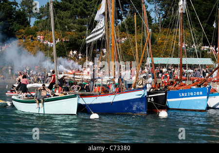 Traditionelle Boote, Port Anna, Woche des Golf von Morbihan (Séné, Bretagne, Frankreich). Stockfoto