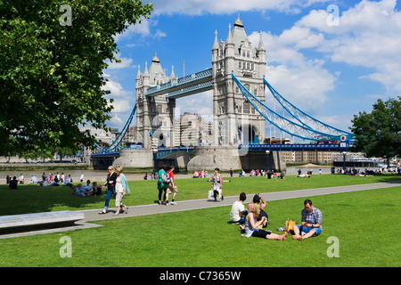 Tower Bridge, London vom Südufer der Themse, London, England, Großbritannien Stockfoto