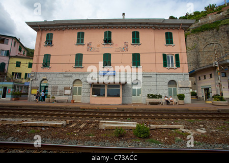 Bahnhof von Fischerdorf Riomaggiore, Nationalpark Cinque Terre, UNESCO-Weltkulturerbe, Ligurien di Levante, Italien, Mittelmeer Stockfoto