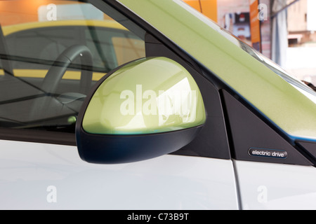 Smart Fortwo Elektroantrieb Auto aufladen Punkt eSmart Stockfoto