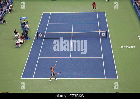 Samantha Stosur (AUS)-Gewinner im Wettbewerb gegen Serena Williams (USA) im Finale der Frauen bei den 2011 US Open Tennis. Stockfoto