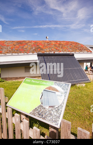 Cley Naturschutzgebiet Besucherzentrum, eine grüne bauen mit erneuerbaren Energien und Grauwasser-Sammlung. Stockfoto