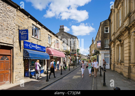 Geschäfte im Zentrum von Markt Stadt Skipton, North Yorkshire, England, UK Stockfoto