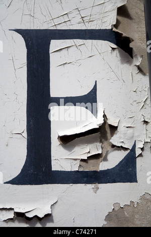 Gefundenen Brief, Teil eines gesamten Alphabets. Bitte lesen Sie mein Portfolio für die komplette Serie. Stockfoto