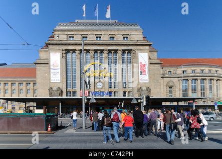 Fußgänger am Hauptbahnhof in Leipzig, Sachsen, Deutschland, Europa Stockfoto