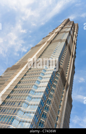 Niedrigen Winkel Blick auf moderne Wolkenkratzer in der Trade Zone Pudong, Shanghai, China Stockfoto