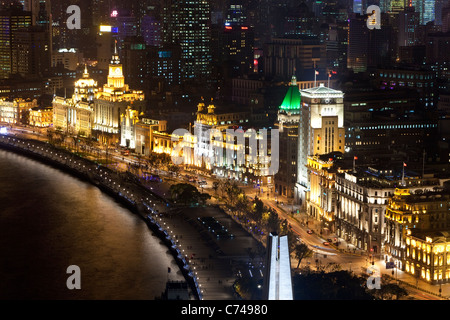 Skyline von Shanghai Nacht (Blick entlang der Huangpu-Fluss und dem Bund), Shanghai, China Stockfoto