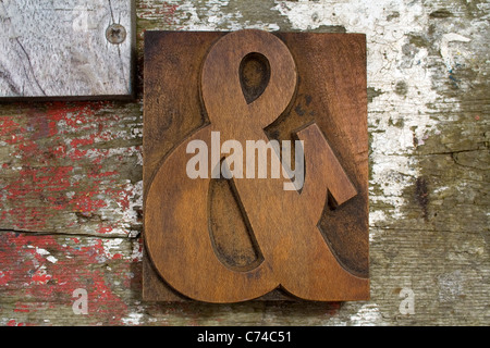 Gefundenen Brief, Teil eines gesamten Alphabets. Bitte lesen Sie mein Portfolio für die komplette Serie. Stockfoto