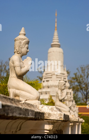 Eine Abbildung einer betenden Apsara-Frau im Schlossgarten Phnom Penh Kambodscha Stockfoto