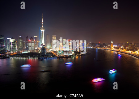 Neue Pudong-Skyline-Blick über den Huangpu-Fluss vom Bund, Shanghai, China Stockfoto