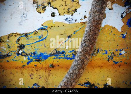 Seil auf abblätternde Farbe Stockfoto