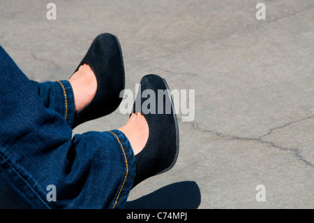 Frau Stöckelschuhe Bluejeans Stockfoto